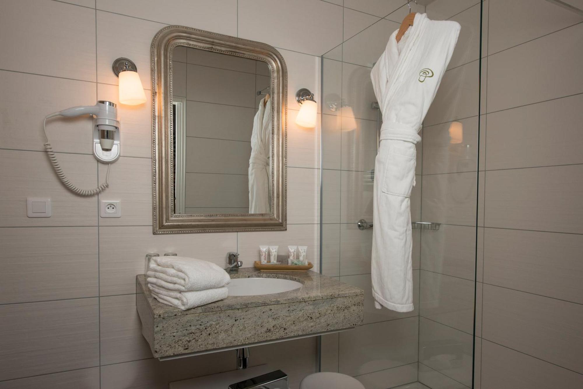 Le Manoir Du Lys, The Originals Relais Otel Bagnoles de l'Orne Normandie Dış mekan fotoğraf